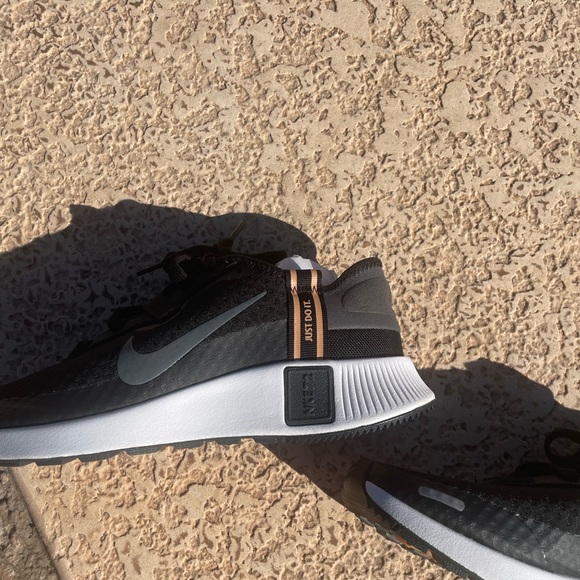 Nike Black and Gold Running Sneakers Shoes for Women’s size 6.5 - Picture 11 of 11